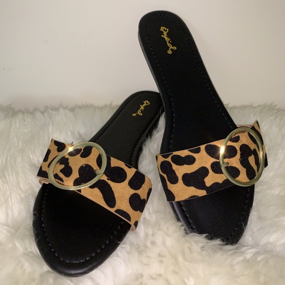 ‼️⚠️ MUST GO Size 6 Leopard Slide Sandals - Picture 4 of 7